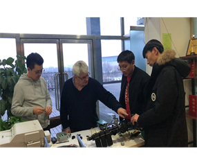 意大利專家指導(dǎo)公司技術(shù)工程師